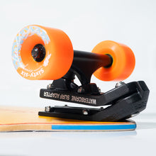 Lade das Bild in den Galerie-Viewer, SIXTY-SIX 31in Surfskate Dual System Trucks Leafhopper
